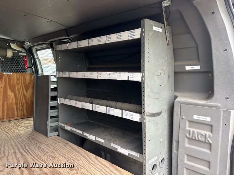 image for item FG2946 2011 GMC Savana van
