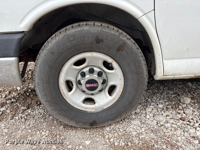 image for item FG2946 2011 GMC Savana van