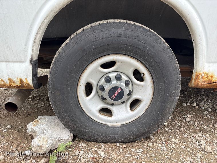 image for item FG2946 2011 GMC Savana van