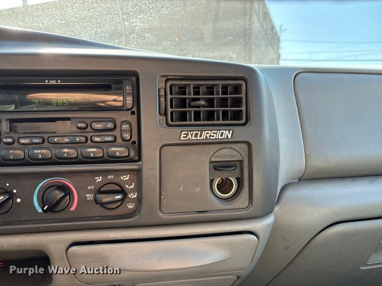 image for item FH7063 2003 Ford Excursion XLT 