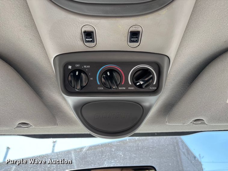 image for item FH7063 2003 Ford Excursion XLT 