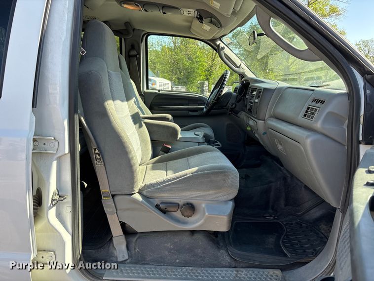 image for item FH7063 2003 Ford Excursion XLT 