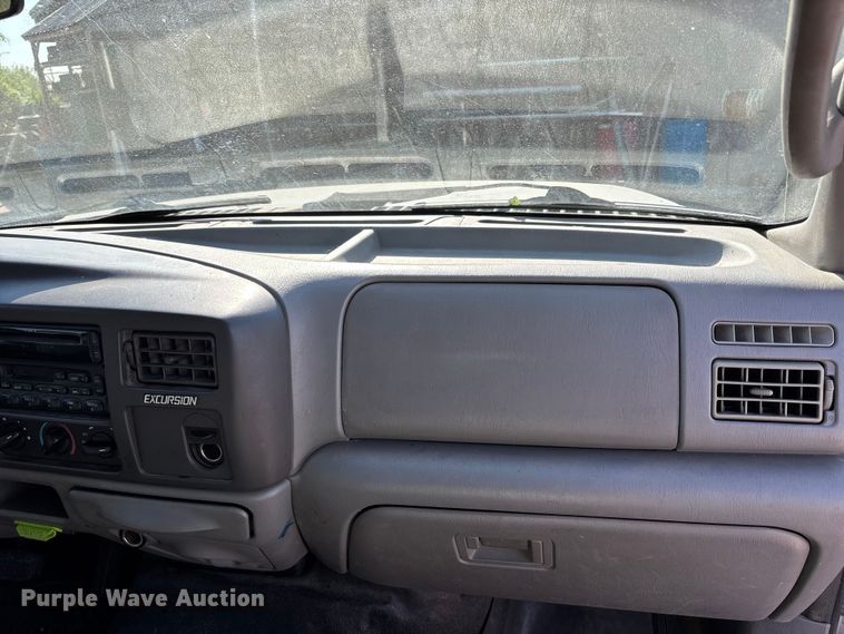 image for item FH7063 2003 Ford Excursion XLT 