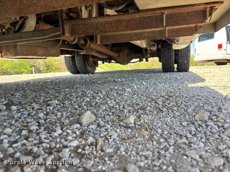 image for item FH7069 2003 Ford E450 Super Duty shuttle bus