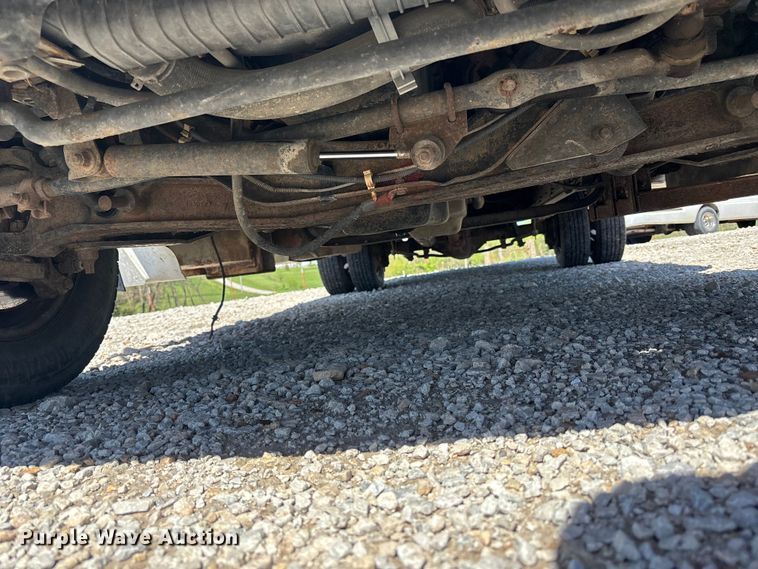 image for item FH7069 2003 Ford E450 Super Duty shuttle bus