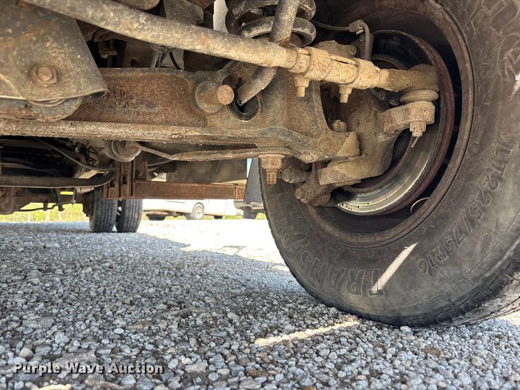 image for item FH7069 2003 Ford E450 Super Duty shuttle bus