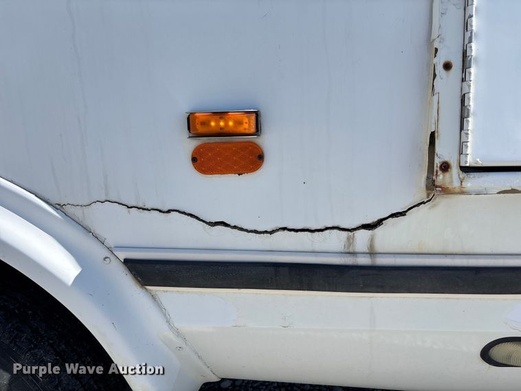 image for item FH7069 2003 Ford E450 Super Duty shuttle bus