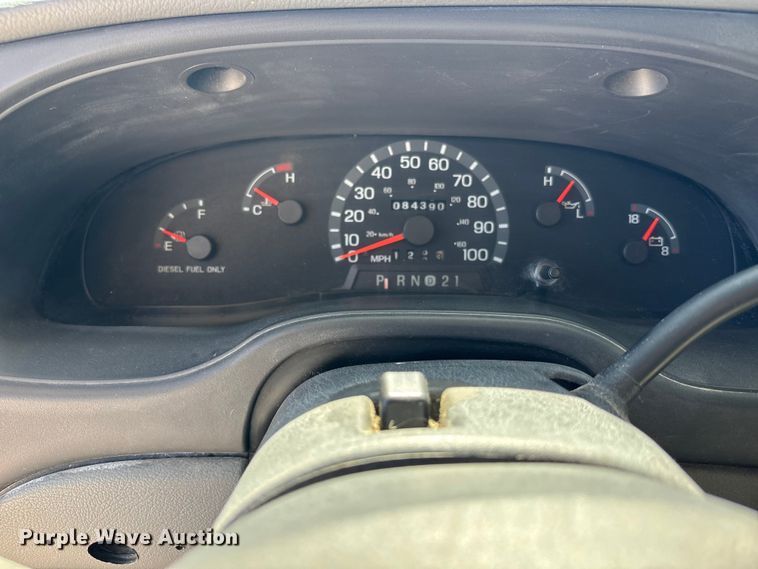 image for item FH7069 2003 Ford E450 Super Duty shuttle bus