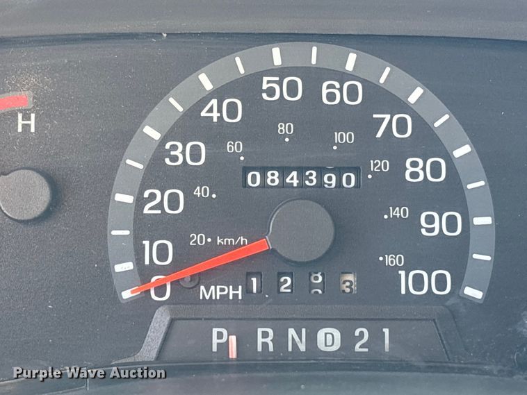 image for item FH7069 2003 Ford E450 Super Duty shuttle bus