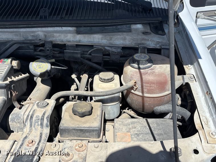 image for item FH7069 2003 Ford E450 Super Duty shuttle bus
