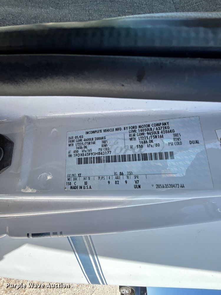 image for item FH7069 2003 Ford E450 Super Duty shuttle bus