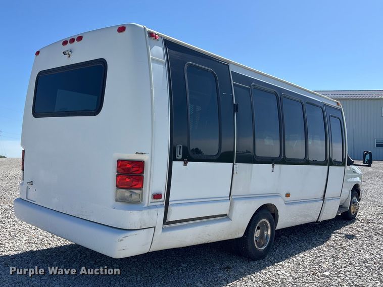 image for item FH7070 2008 Ford E-450 shuttle bus