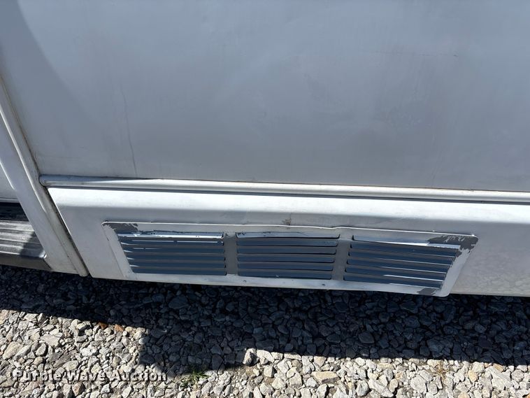 image for item FH7070 2008 Ford E-450 shuttle bus