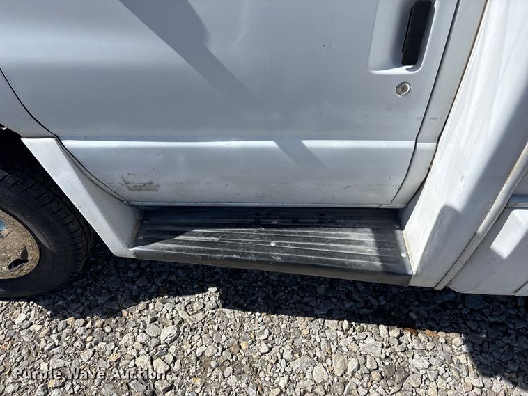 image for item FH7070 2008 Ford E-450 shuttle bus