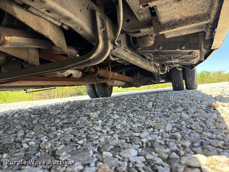 image for item FH7070 2008 Ford E-450 shuttle bus