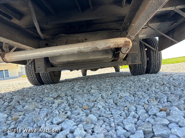 image for item FH7070 2008 Ford E-450 shuttle bus