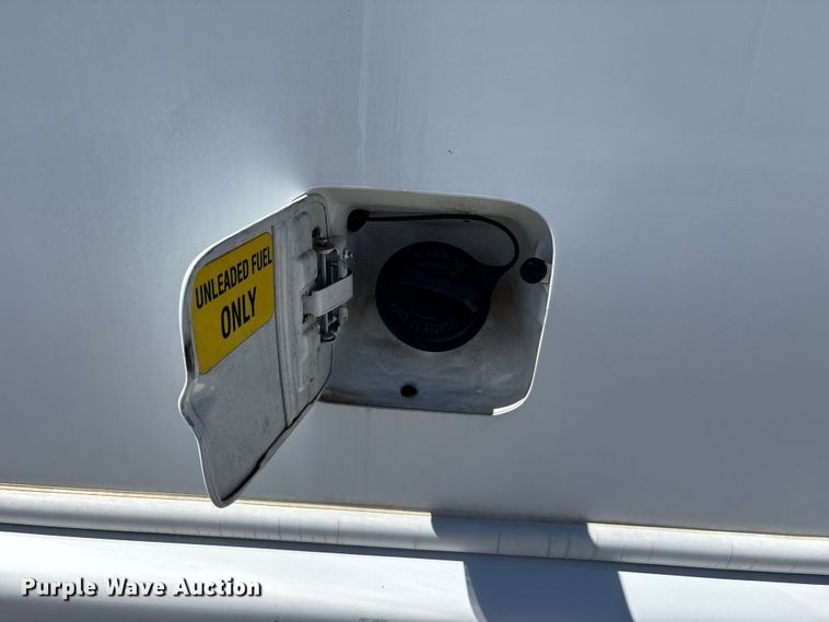 image for item FH7070 2008 Ford E-450 shuttle bus