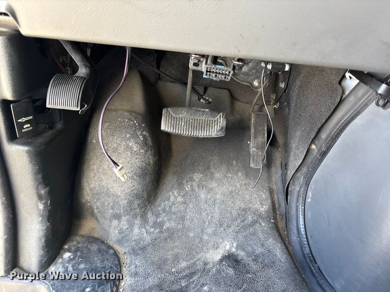 image for item FH7070 2008 Ford E-450 shuttle bus
