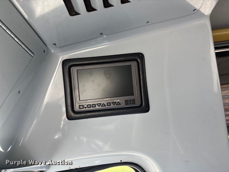 image for item FH7070 2008 Ford E-450 shuttle bus