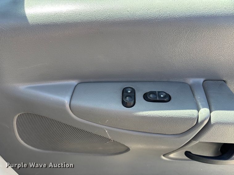 image for item FH7070 2008 Ford E-450 shuttle bus