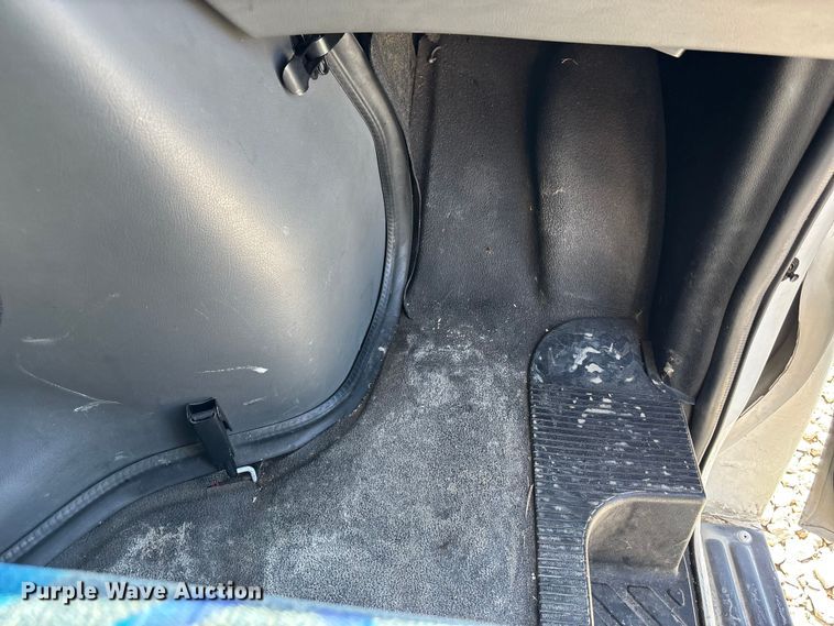 image for item FH7070 2008 Ford E-450 shuttle bus
