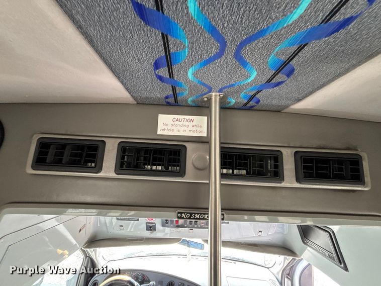 image for item FH7070 2008 Ford E-450 shuttle bus