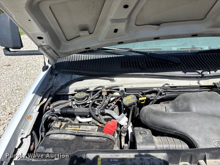 image for item FH7070 2008 Ford E-450 shuttle bus