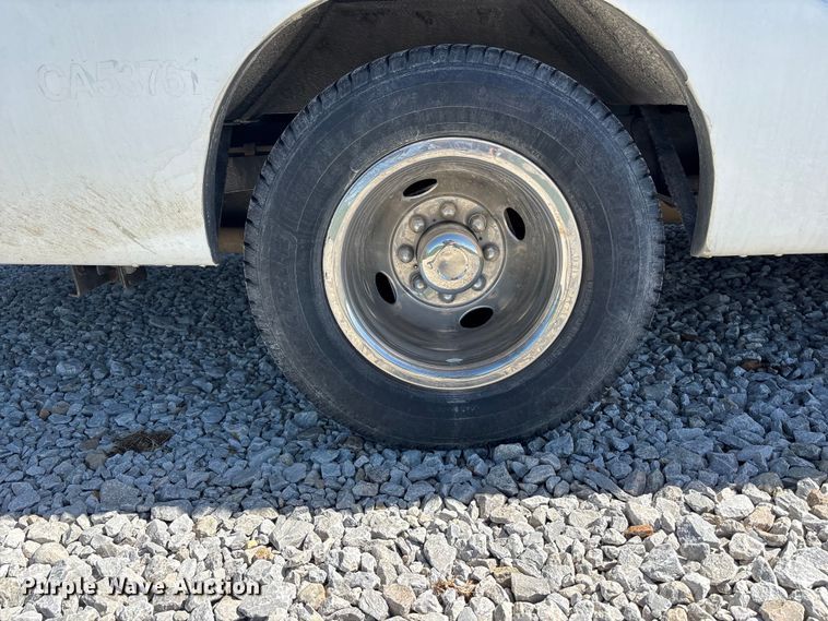 image for item FH7070 2008 Ford E-450 shuttle bus