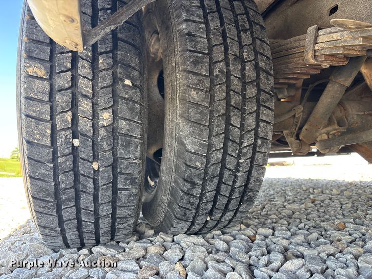 image for item FH7070 2008 Ford E-450 shuttle bus
