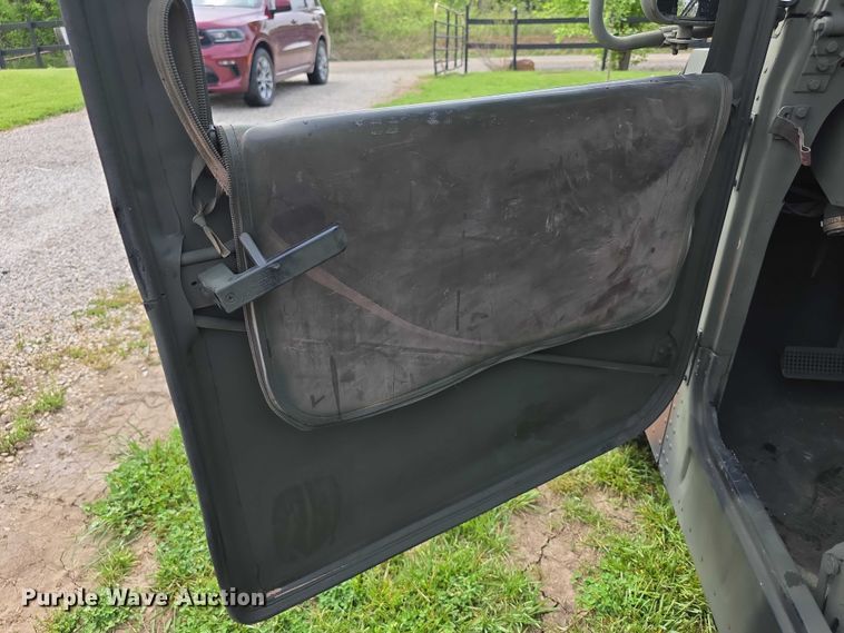 image for item FI1000 1990 AM General M998 Humvee SUV