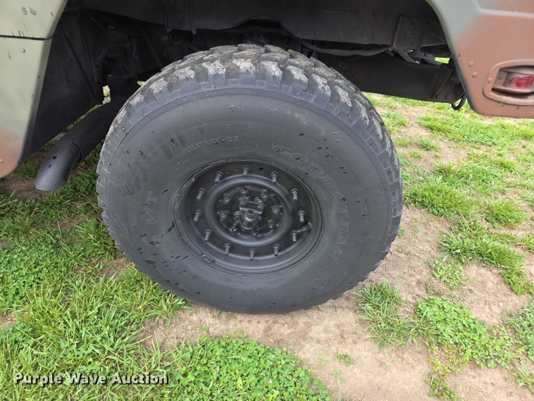image for item FI1000 1990 AM General M998 Humvee SUV