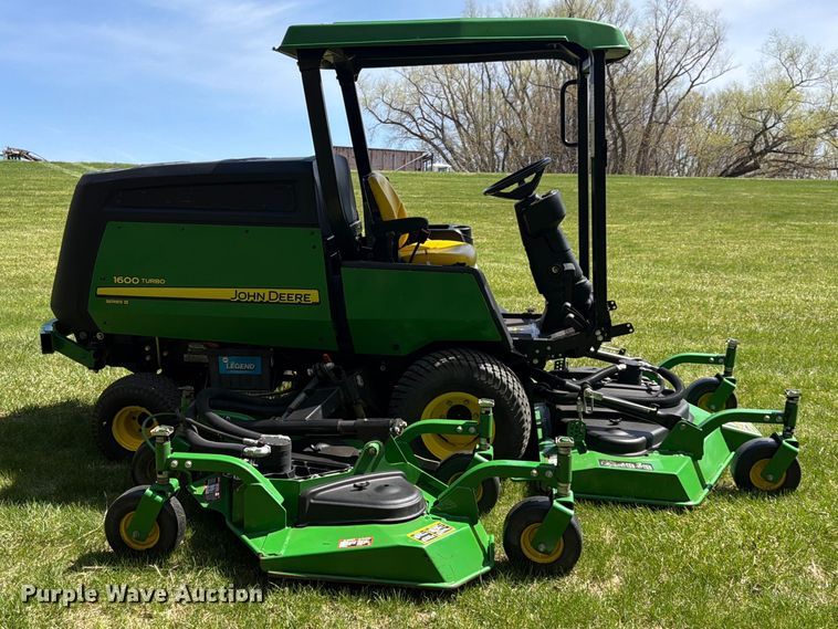 image for item FK0079 2019 John Deere 1600 WAM TD lawn mower