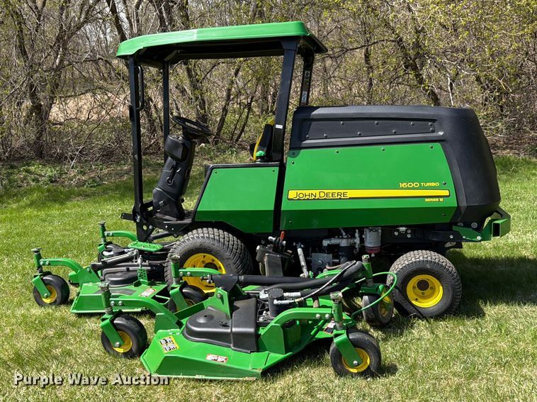 image for item FK0079 2019 John Deere 1600 WAM TD lawn mower