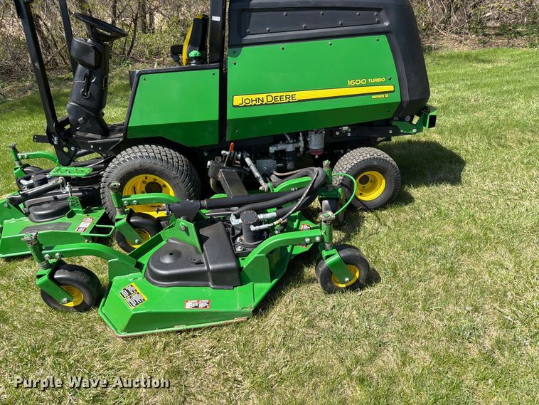 image for item FK0079 2019 John Deere 1600 WAM TD lawn mower