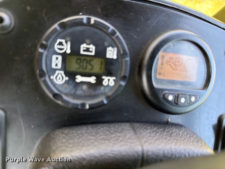 image for item FK0079 2019 John Deere 1600 WAM TD lawn mower