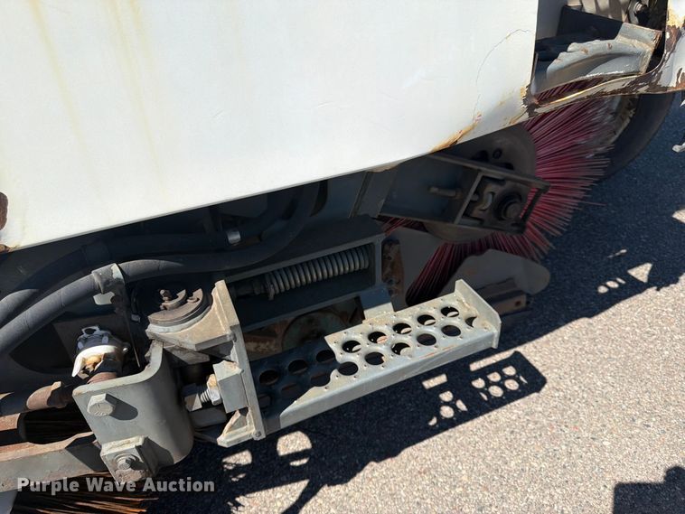 image for item FK0107 2002 Elgin Pelican P Series street sweeper