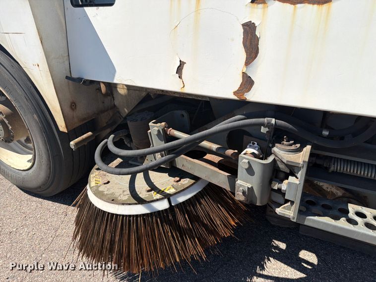 image for item FK0107 2002 Elgin Pelican P Series street sweeper