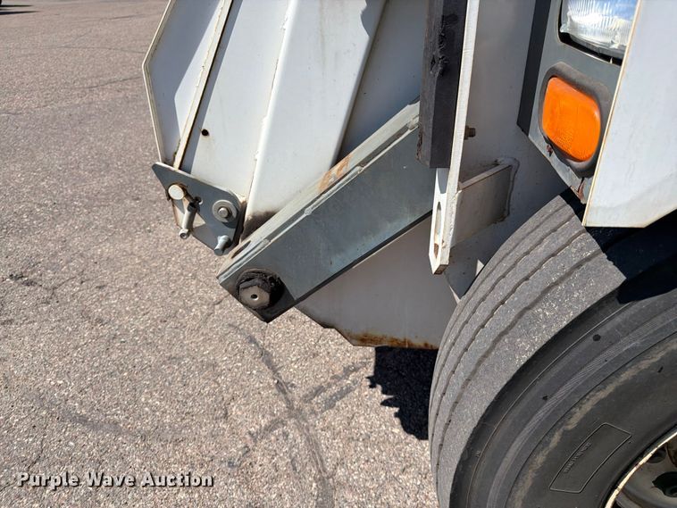 image for item FK0107 2002 Elgin Pelican P Series street sweeper