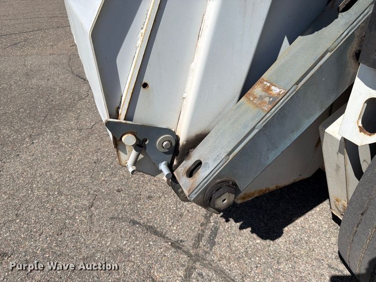 image for item FK0107 2002 Elgin Pelican P Series street sweeper