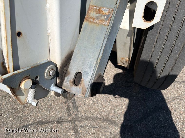 image for item FK0107 2002 Elgin Pelican P Series street sweeper