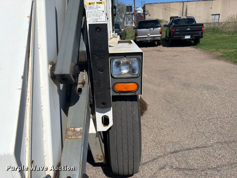 image for item FK0107 2002 Elgin Pelican P Series street sweeper