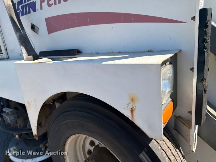 image for item FK0107 2002 Elgin Pelican P Series street sweeper