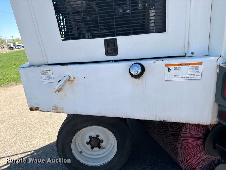 image for item FK0107 2002 Elgin Pelican P Series street sweeper