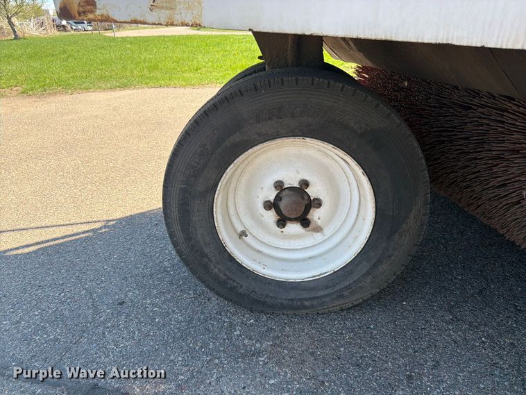 image for item FK0107 2002 Elgin Pelican P Series street sweeper