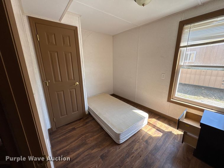 image for item FK1333 Skid mounted living quarters