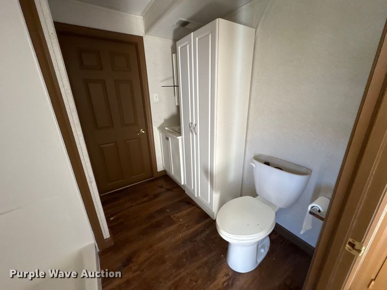 image for item FK1333 Skid mounted living quarters