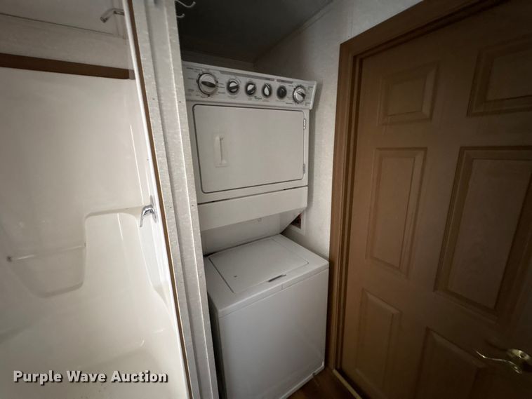 image for item FK1333 Skid mounted living quarters