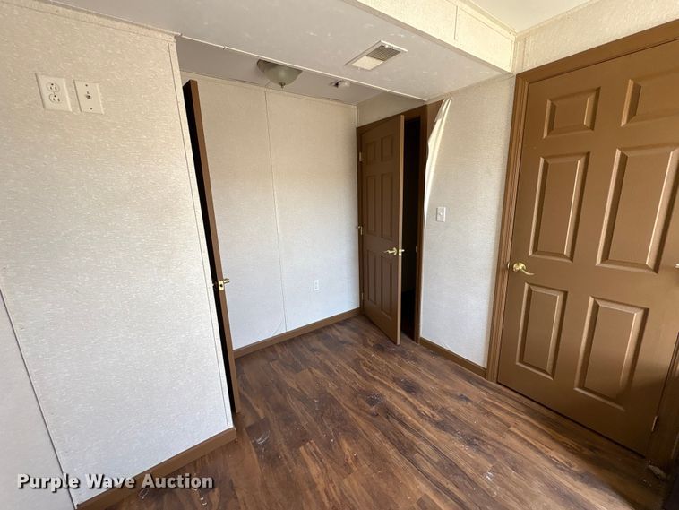 image for item FK1333 Skid mounted living quarters