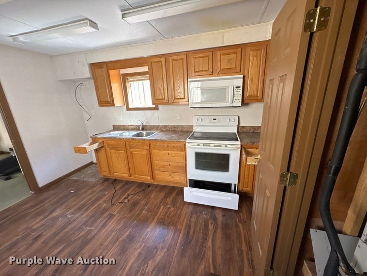 image for item FK1333 Skid mounted living quarters