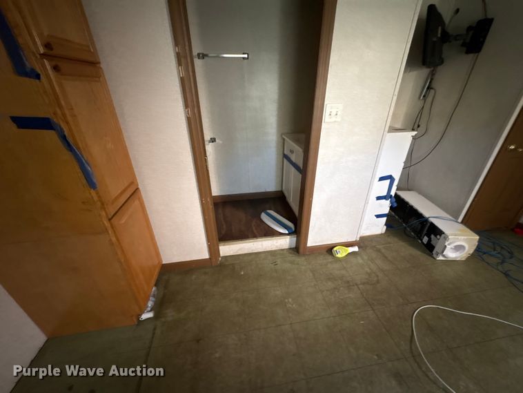 image for item FK1335 Skid mounted living quarters